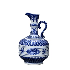 Blue and white porcelain ewer from the Yongzheng period of the Qing Dynasty, China