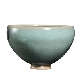 A Northern Song Dynasty Jun ware bowl with sky-blue glaze and red chicken-heart design.