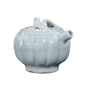 Southern Song Dynasty, Hutian Kiln, celadon melon-shaped water dropper glaze.