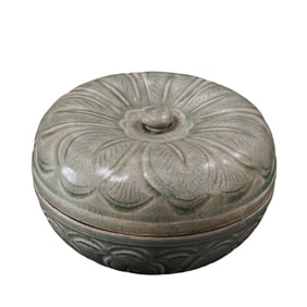 A Tang Dynasty Yue ware celadon-glazed box with lotus petal design.