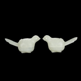 A pair of Chinese Qing Dynasty Hetian white jade birds