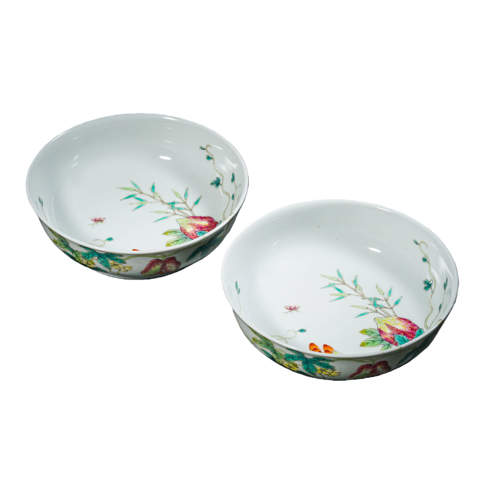 A pair of famille rose bowls with butterfly and flower design from the Xuantong period of the Qing (1 of 10)