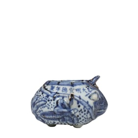 Ming Xuande blue and white bird feeder