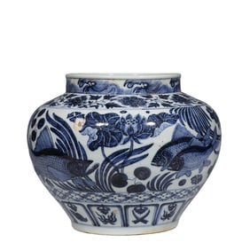 Yuan Dynasty Blue and White Fish and Algae Pattern Jar
