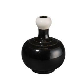 Northern Song Dynasty Cizhou Ware Black and White Glazed Garlic-Head Long-Necked Bottle