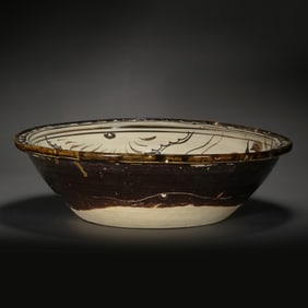 A white-glazed basin with black floral and fish/algae design from the Cizhou ware of the Northern