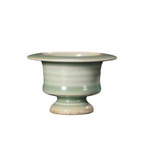 Moon-white glazed incense burner from Yaozhou kiln during the late Tang and Five Dynasties period in
