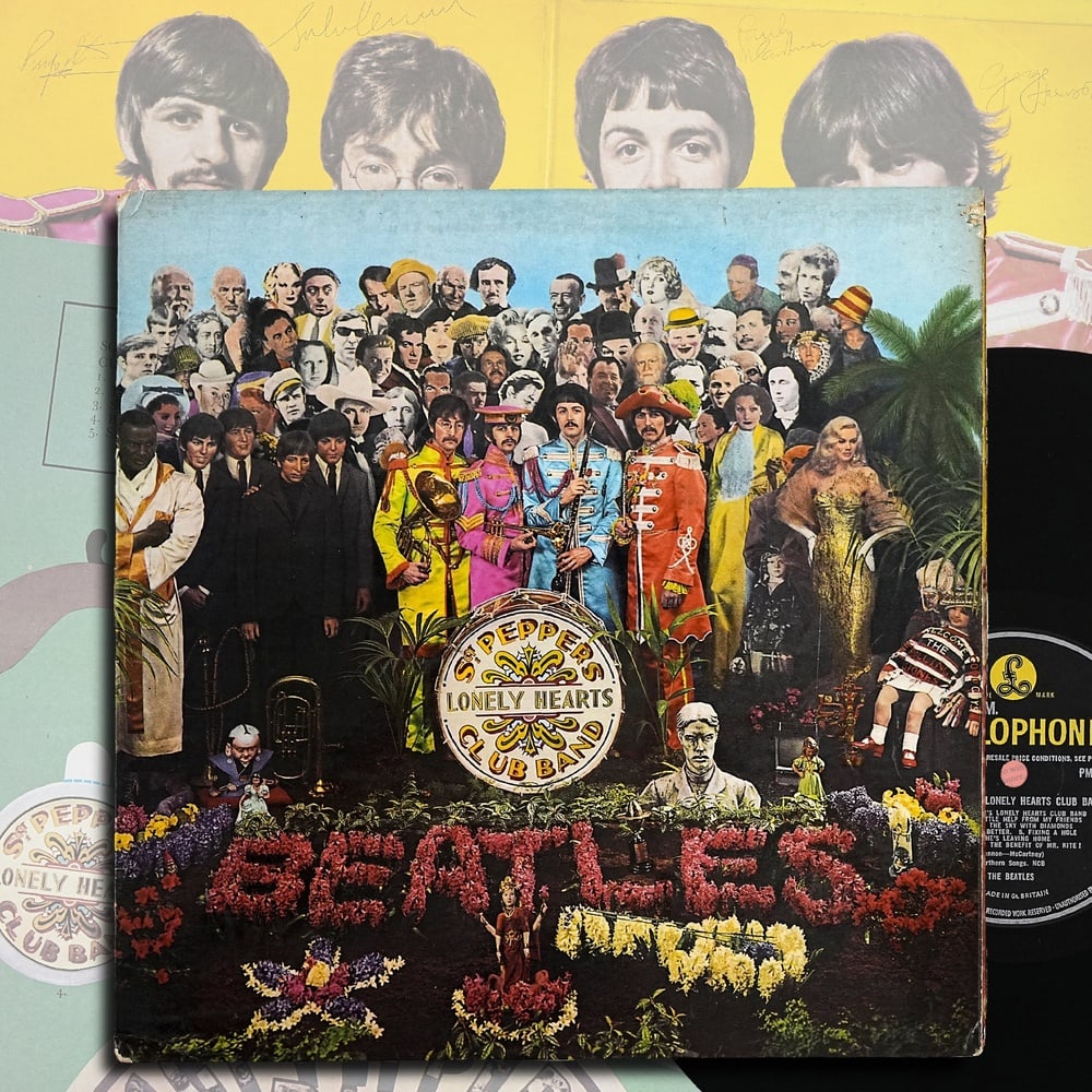 THE BEATLES FULLY SIGNED "SGT. PEPPER'S LONELY HEARTS CLUB BAND" LP (U.K. FIRST PRESSING) (1 of 7)