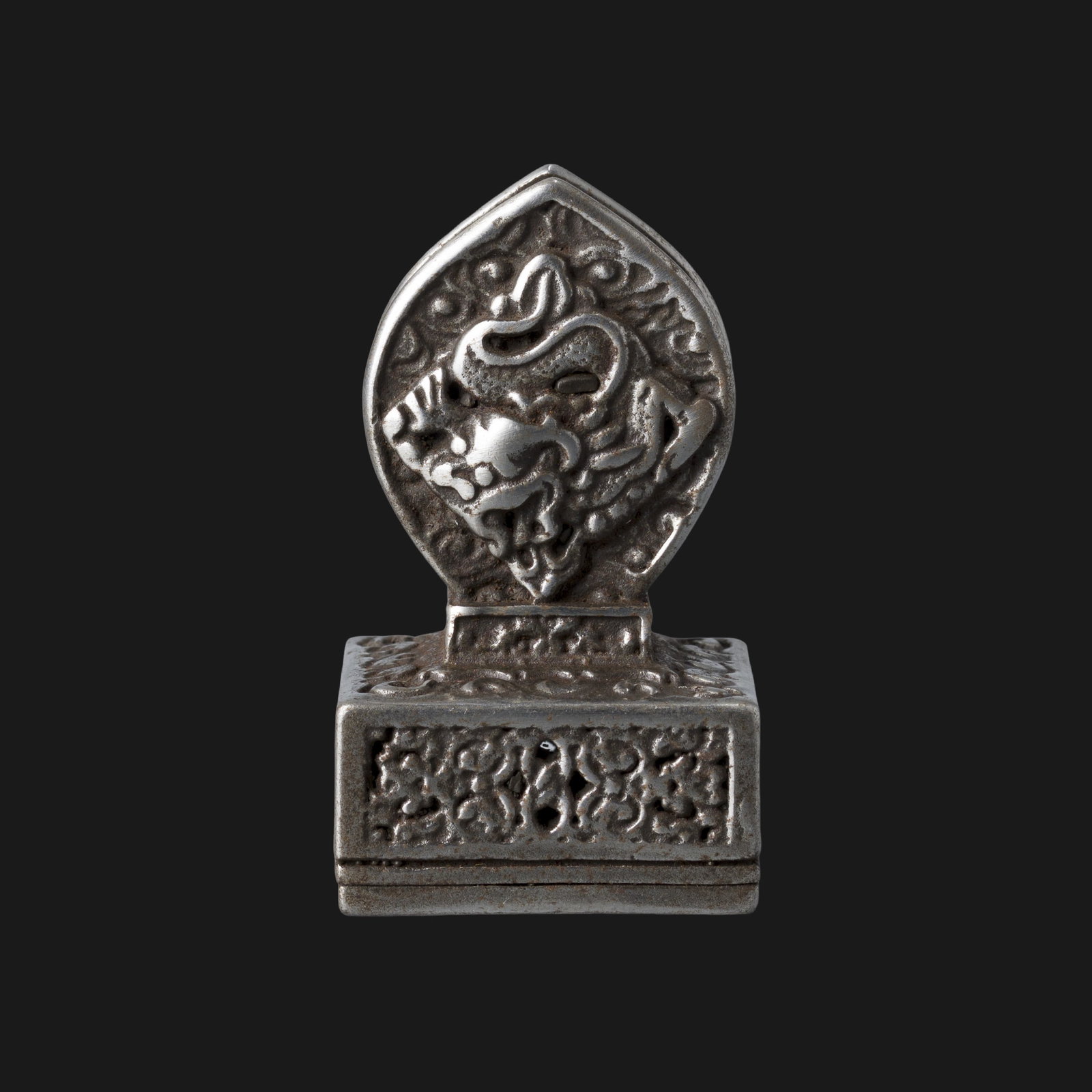 Qing Dynasty Tibetan Metal Seal: Qing Dynasty Tibetan Metal Seal Size Detail :3.7 x 6.3cm Total Weight :187gram