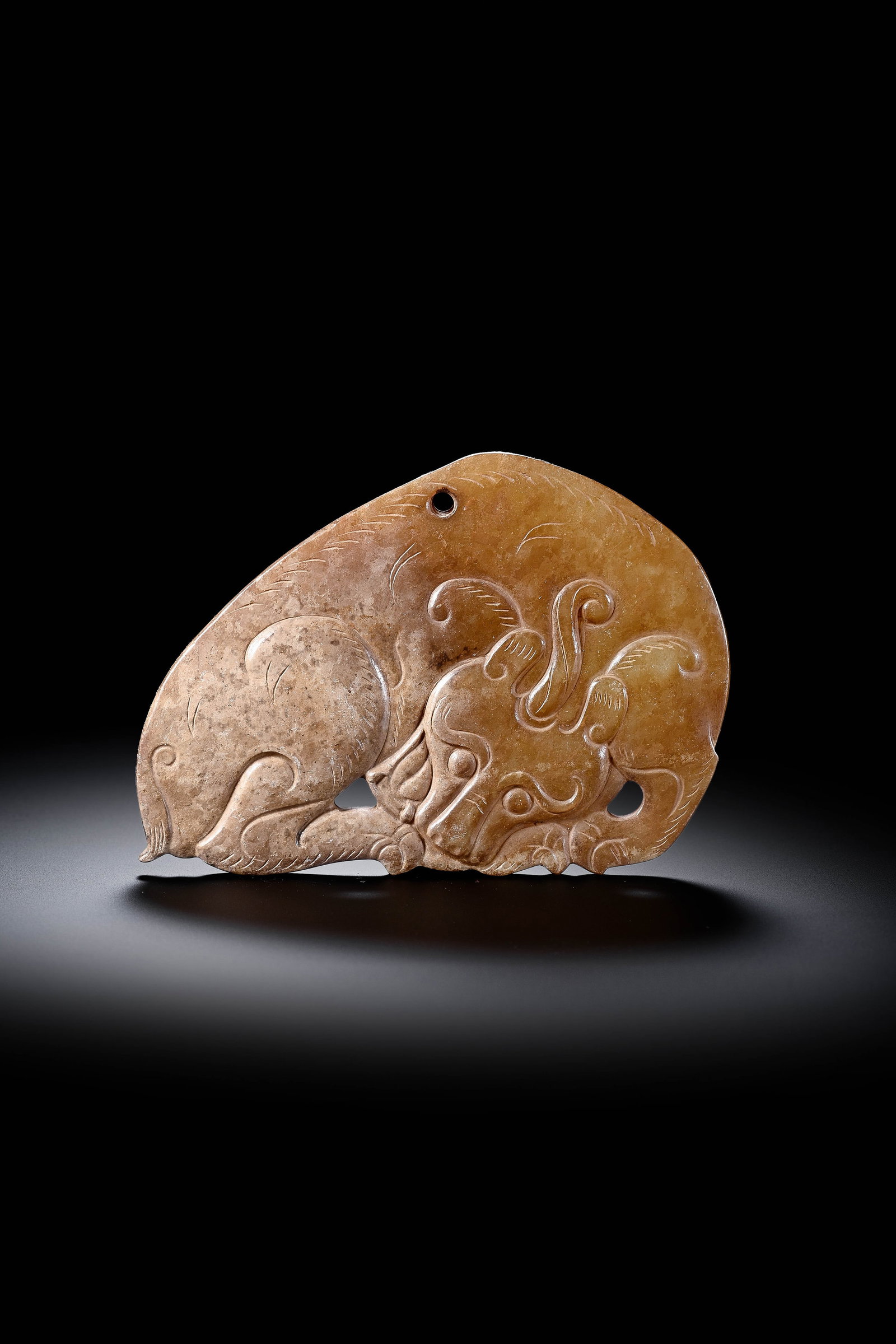 Chinese Han Dynasty Jade Bear Pendant (1 of 11)