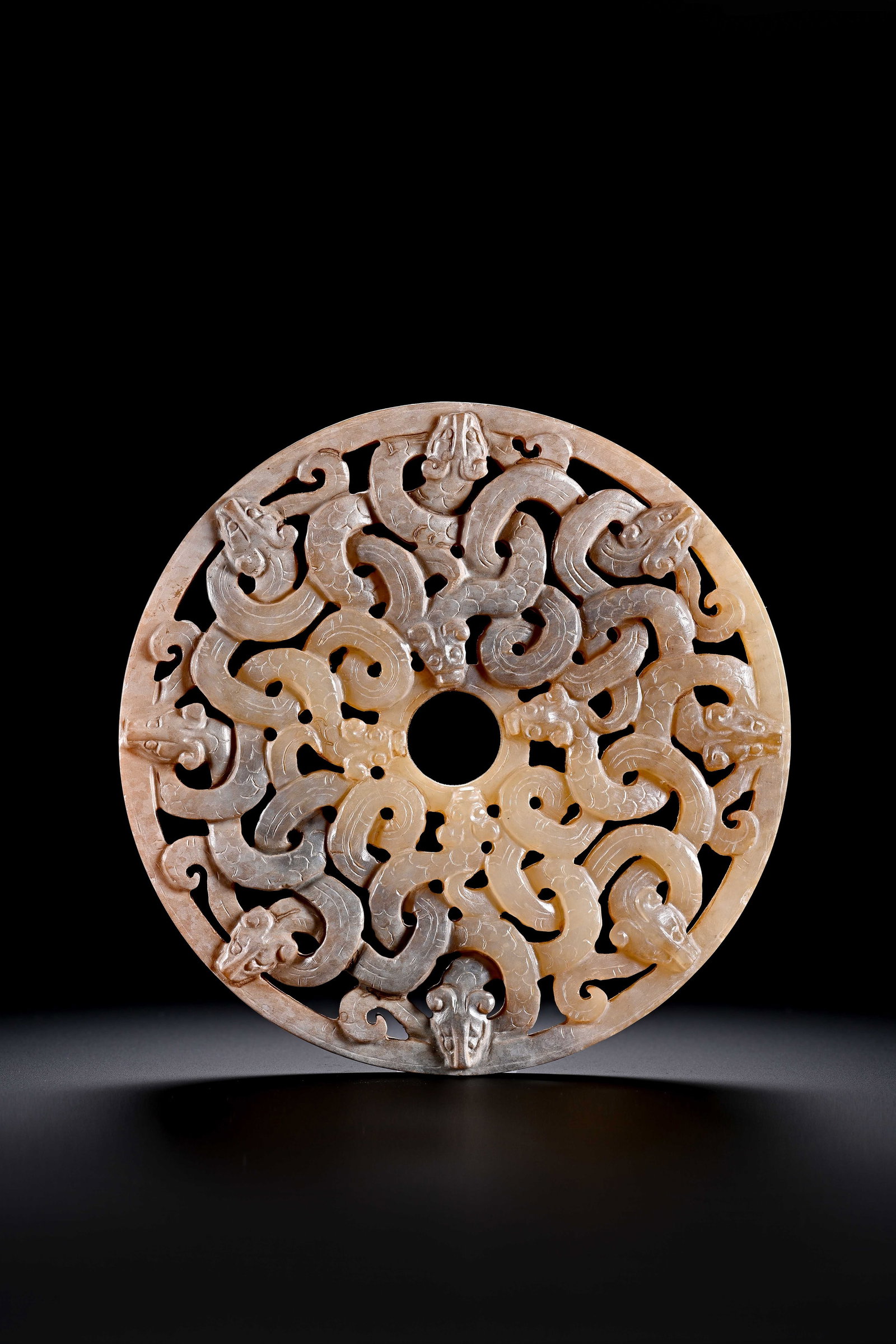 Openwork jade bi with dragons from the Warring States period of China: Diameter: 9 cm. Weight: 134 grams.