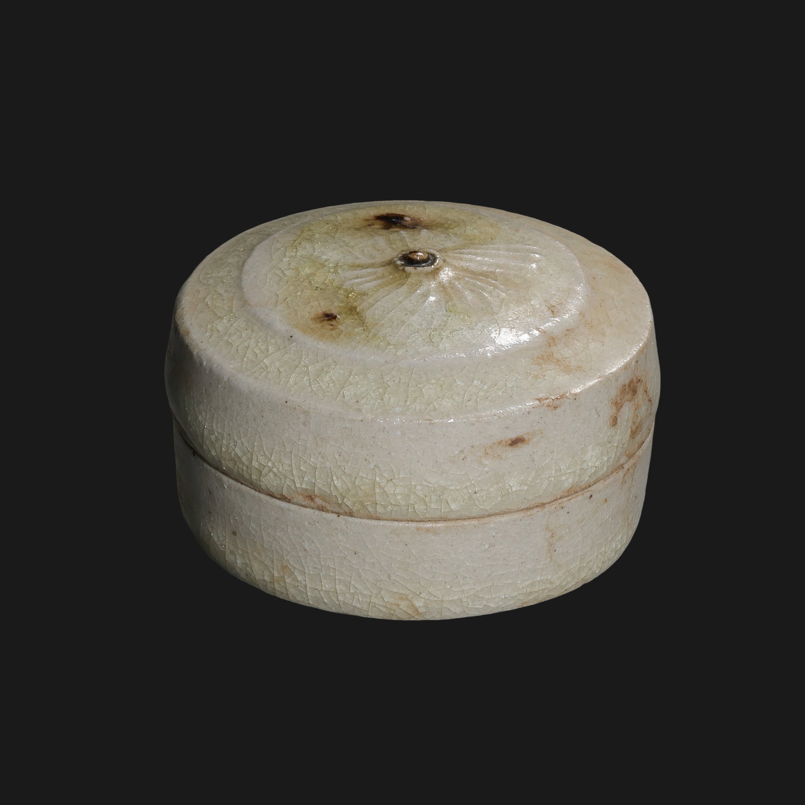 Chinese Sui Dynasty Xiangzhou Kiln Celadon Covered Box with Floral Design: H. 3 cm. Diam. 5 cm.
