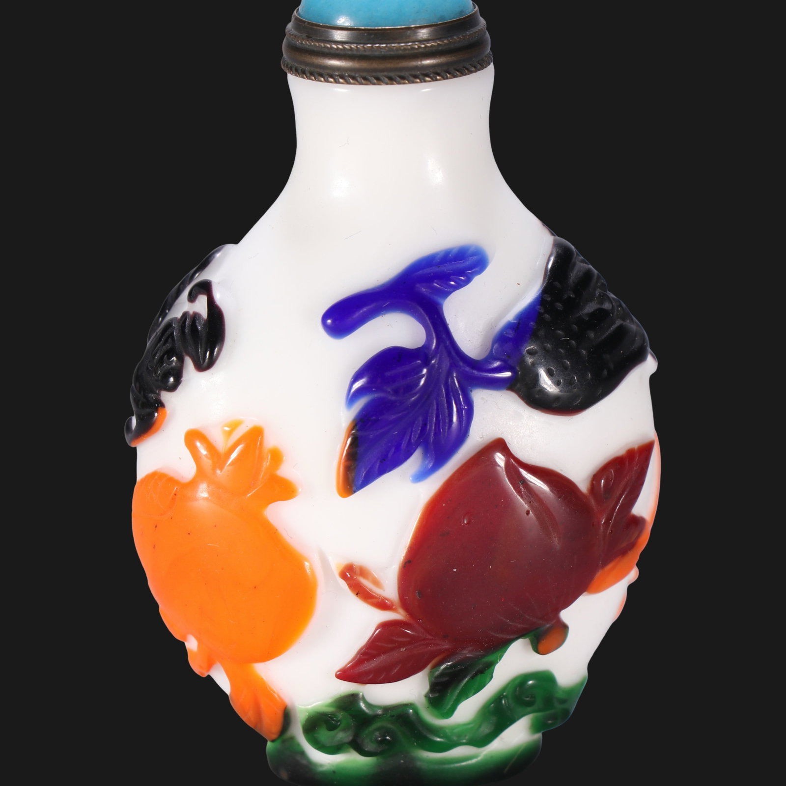 Qing Dynasty glass snuff bottle with longevity pattern - 6