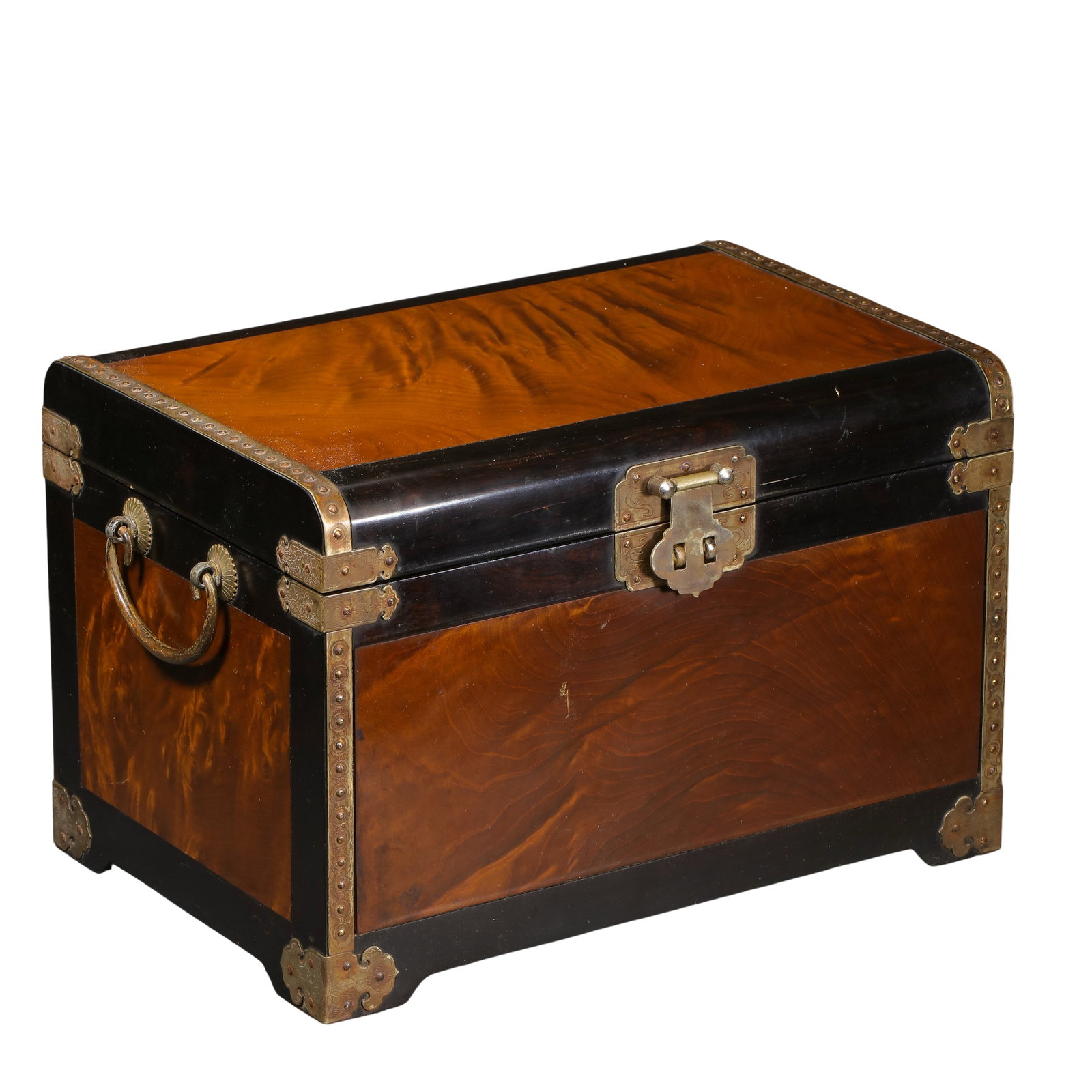Qing Dynasty (18th Century) Zitan Wood and Golden Phoebe Wood Domed Treasure Chest with Complete: Dimensions: Treasure chest: L 30 cm × H 19.5 cm (approx. 11.8 × 7.7 in); Blue and white lotus scroll vase: H 22.5 cm (approx. 8.9 in); Jadeite bangle: inner diameter 7.8 cm, weight 63 g; Dzi bead ne