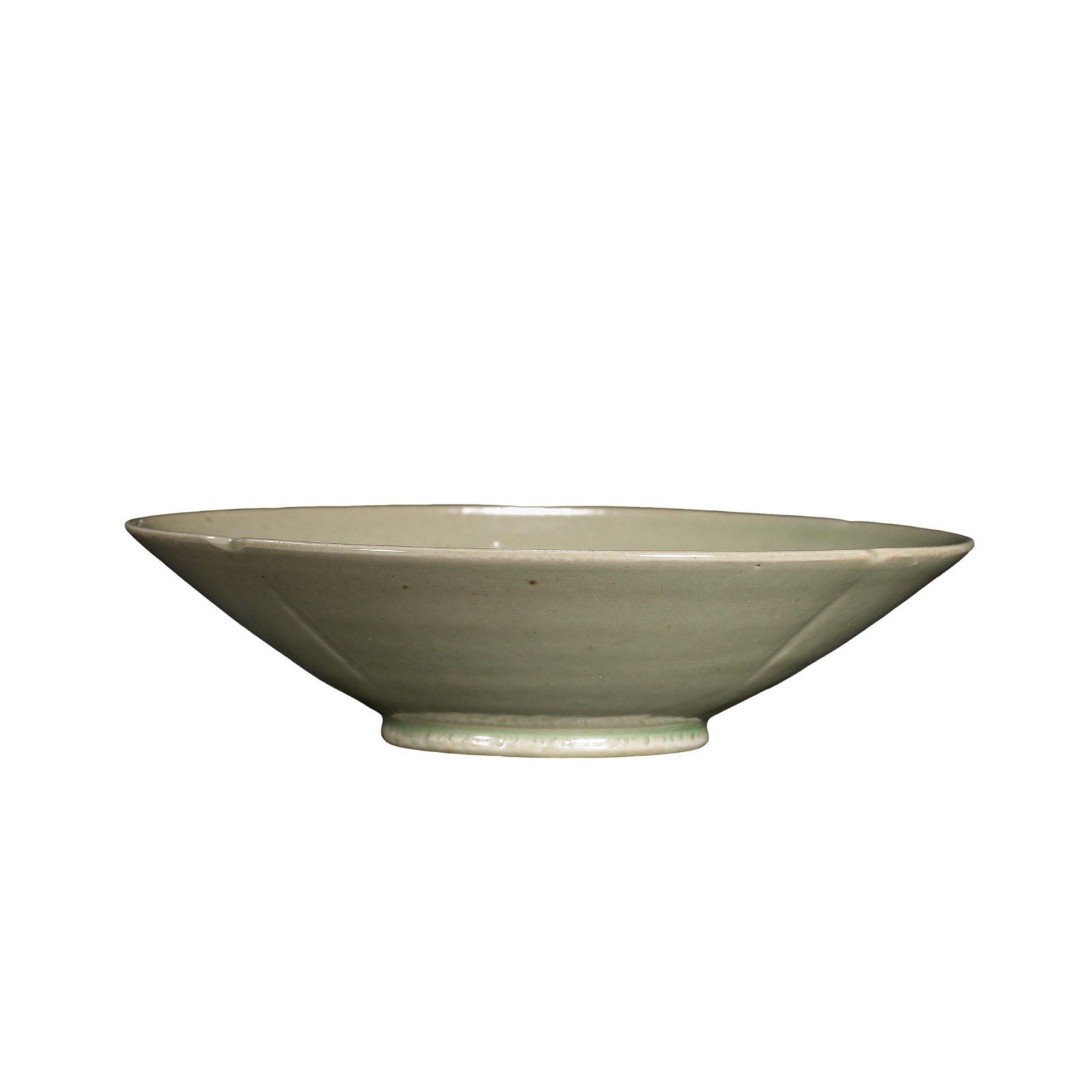 Tang Dynasty Yue Kiln Celadon Carved Floral Conical Tea Bowl with Lobed Rim and Raised Ribs: Dimensions: Mouth Diameter 18 cm (7.1 in), Height 4.6 cm (1.8 in), Tang Dynasty (8th–9th Century)Condition & Provenance: The bowl is well preserved with the lobed rim, raised ribs, and interior carv