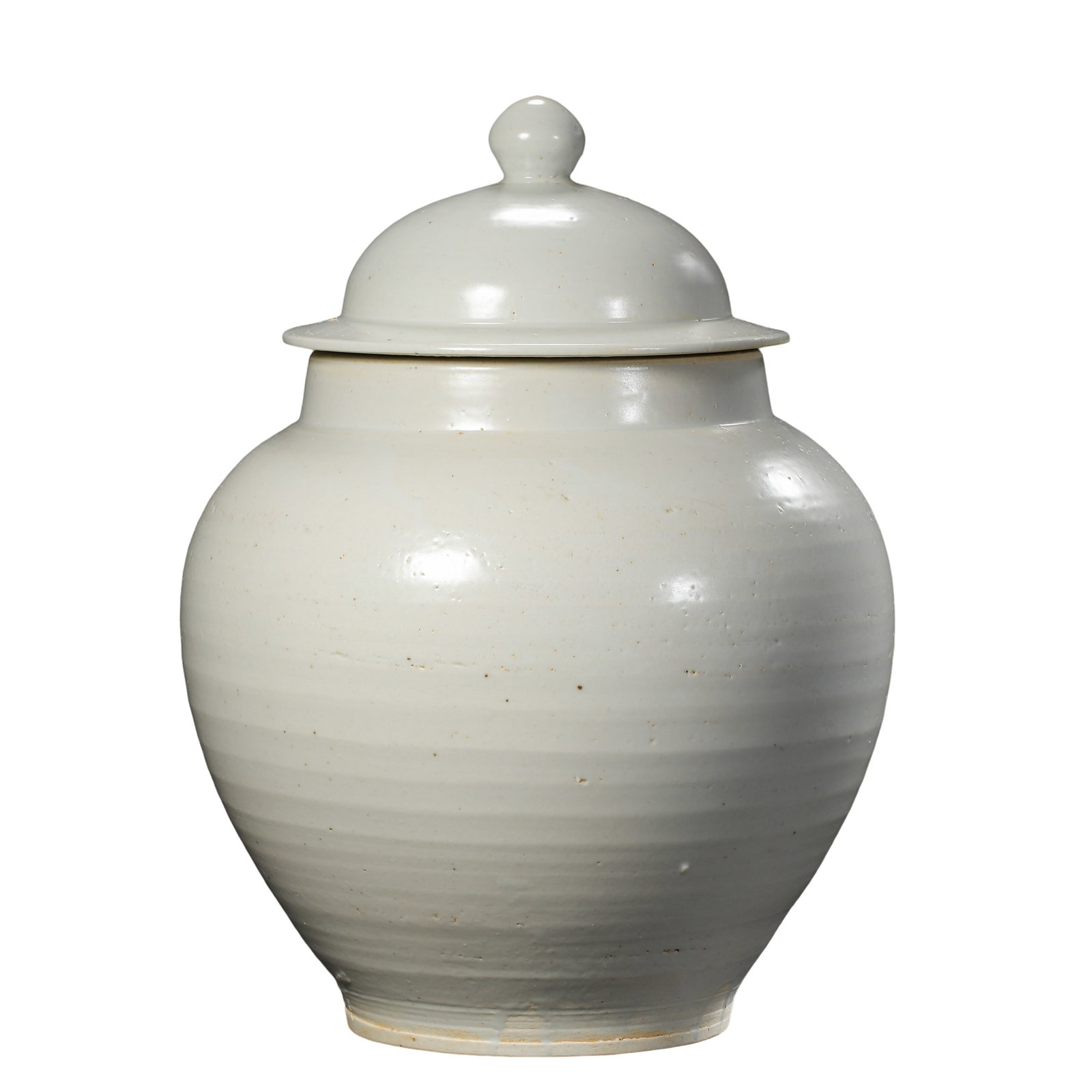 Ming Dynasty Plain White Glazed Large Covered Jar with Pearl Knob (14th-17th Century A.D.): Dimensions?Overall Height 26cm (10.24 in), 14th-17th Century A.D.Condition & Provenance?The jar and its original matching pearl-knob lid are fully intact, free of cracks, chips or restoration. The who