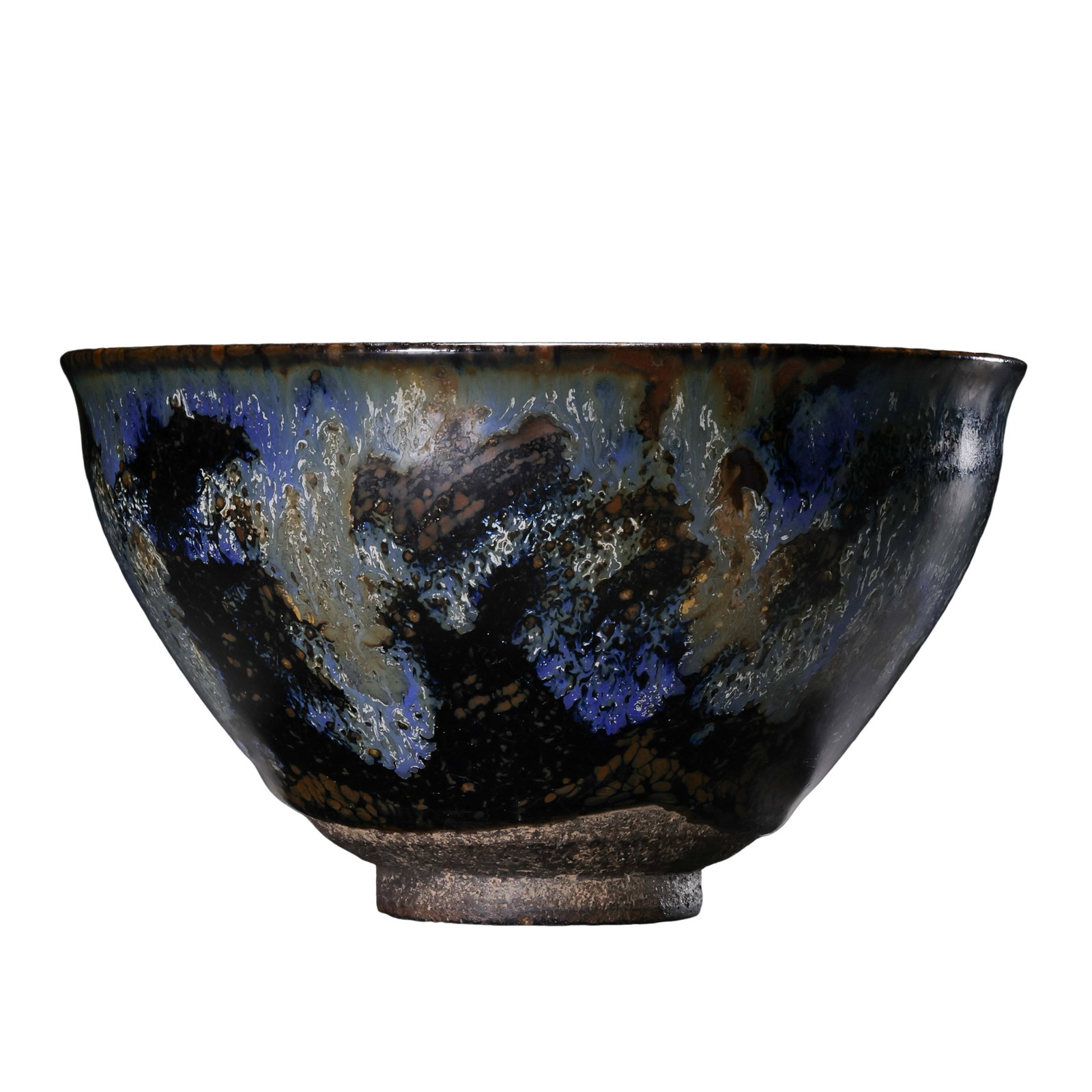 Song Dynasty Jizhou Kiln Yaobian Iridescent Floral?Rim Tea Bowl (10th?13th Century A.D.): Dimensions?Mouth Diameter 12.5cm (4.92 in), Height 7.5cm (2.95 in), 10th?13th Century A.D.Condition & Provenance?The bowl is fully intact with no cracks, chips or modern restoration. Natural undulatin