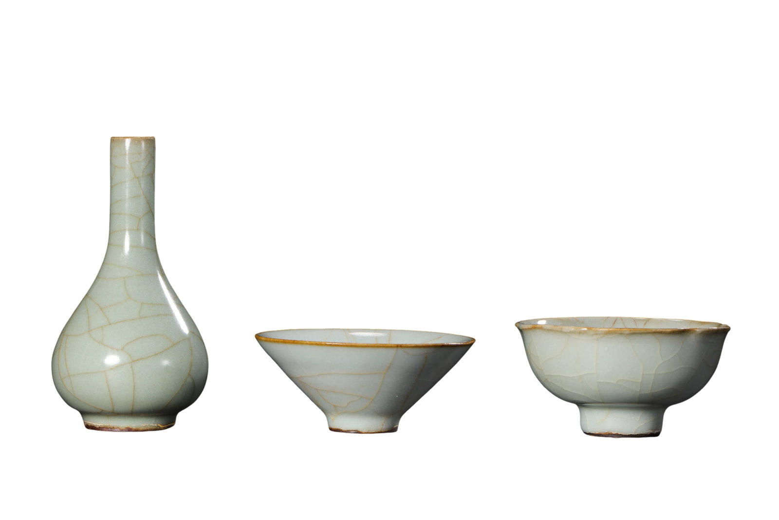 Set of Three Southern Song Guan Kiln Powder?Celadon Gold?Thread Crackle Scholar’s Objects (1 of 16)
