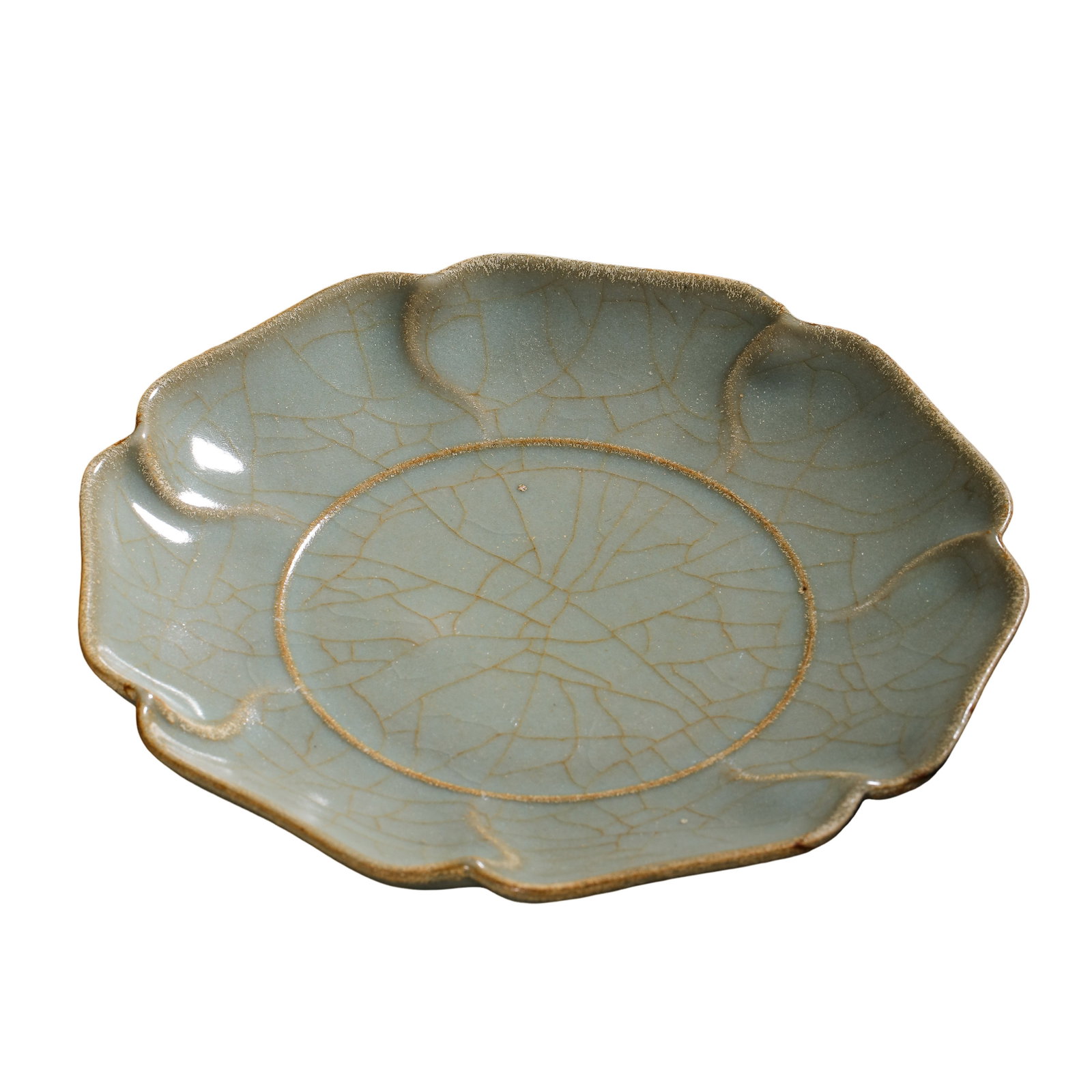Southern Song Guan Kiln Celadon Gold?Thread Crackle Lobed Foliate?Rim Plate (12th?13th Century: Dimensions?Mouth Diameter 17.8cm (7.01 in), Height 3cm (1.18 in), 12th?13th Century A.D.Condition & Provenance?The plate is completely intact, without cracks, chips or modern restoration. The glaze su