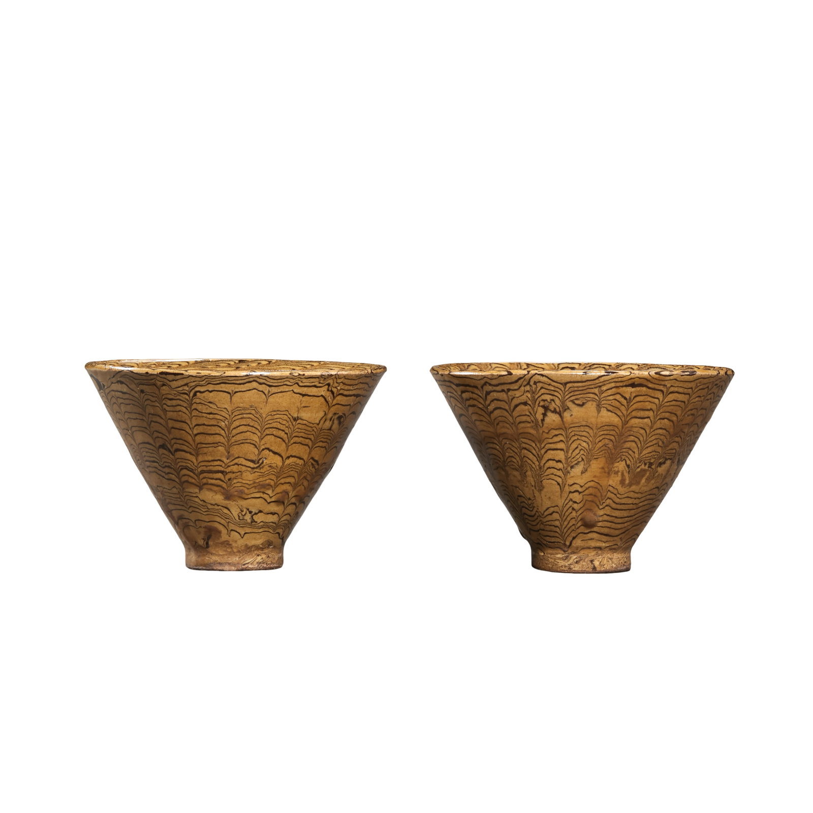 Tang Dynasty Pair of Marbled Clay Feather Pattern Conical Tea Cups (7th-10th Century A.D.): Dimensions?Mouth diameter 8.5cm (3.35 in), height 5.5cm (2.17 in), 7th-10th Century A.D.Condition & Provenance?The pair of cups are fully intact, free of cracks, chips, glaze flaking or post-firing re