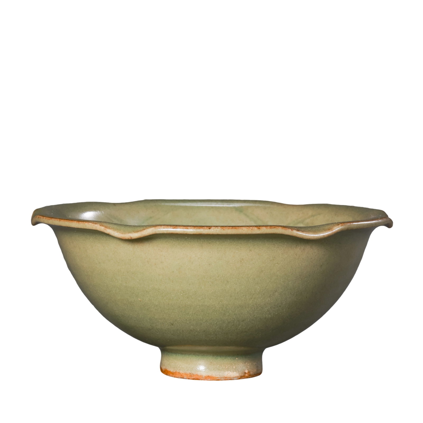 Yuan Dynasty Longquan Celadon Moulded?Turtle Floral?Rim Bowl (13th?14th Century A.D.): Dimensions?Mouth diameter 12.5cm (4.92 in), overall height 5.5cm (2.17 in), 13th?14th Century A.D.Condition & Provenance?The bowl is fully intact without cracks, chips or modern restoration. Celadon g