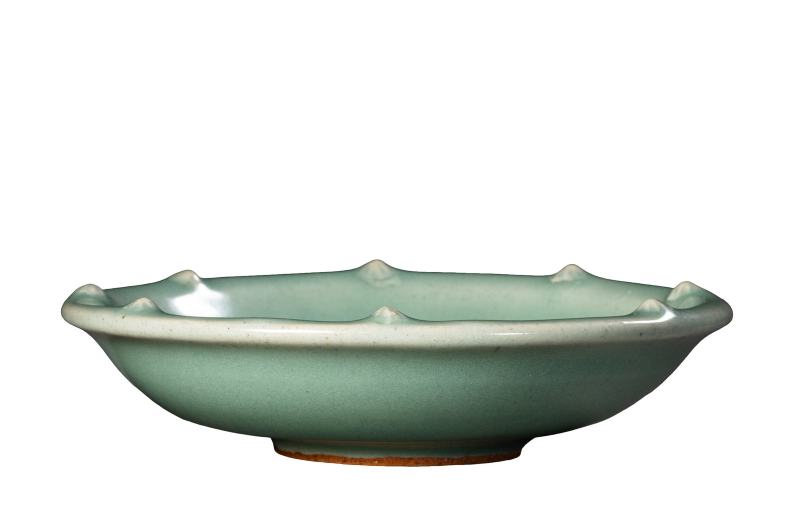 Yuan?Dynasty Longquan Celadon Washer with Stud?Rim and Applied Four?Fish (1 of 8)
