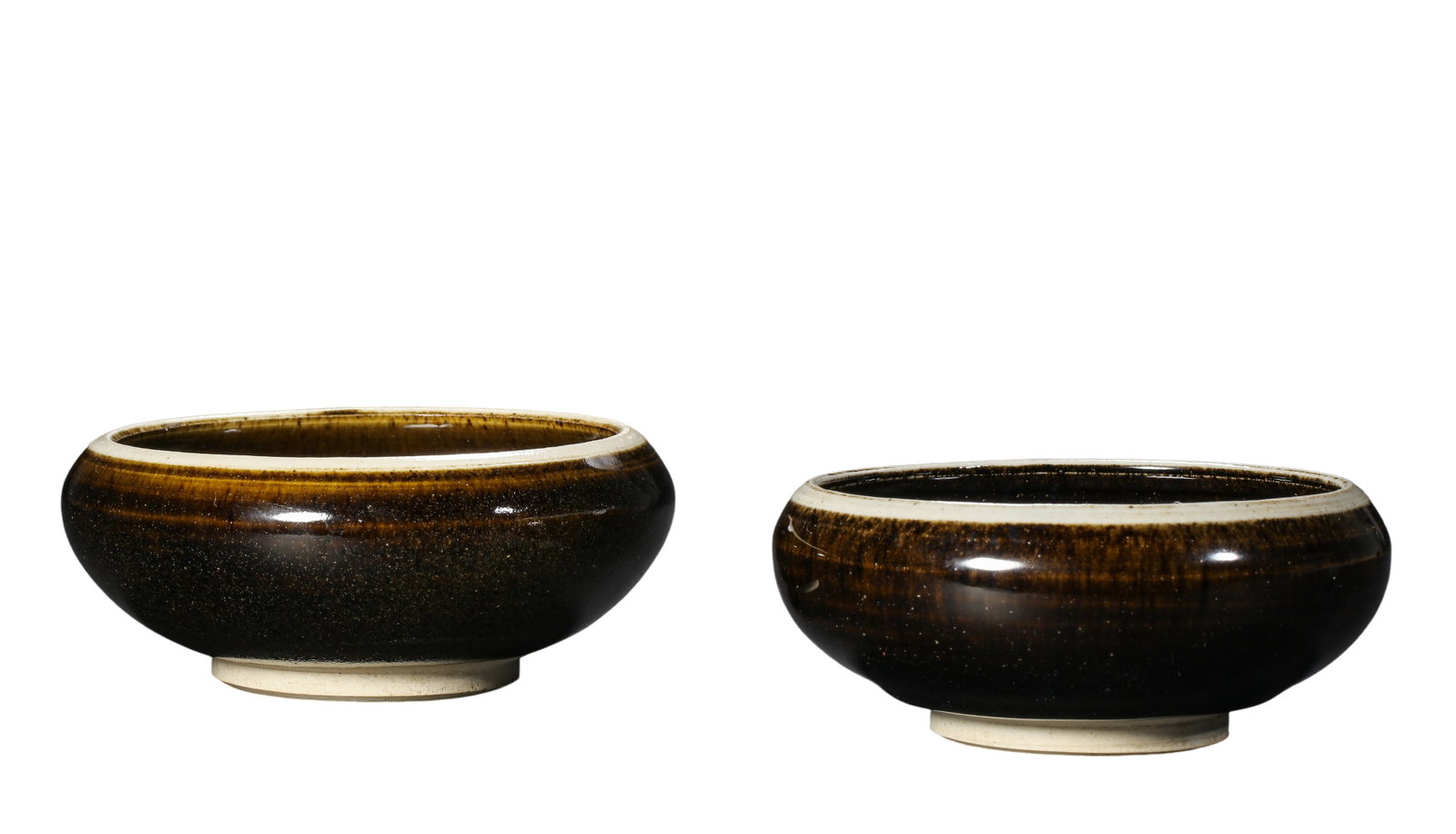 Song Dynasty Jizhou Kiln Black?Glazed Floral?Rim Washer,10th?13th Century A.D.: Dimensions?First piece: Diameter 12cm (4.72 in), Height 4.7cm (1.85 in); Second piece: Diameter 11.5cm (4.53 in), Height 4.8cm (1.89 in),10th to 13th CenturyCondition & Provenance?This pair of washer 