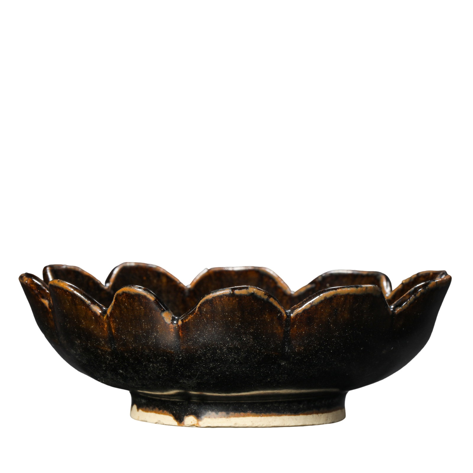 Song Dynasty Jizhou Kiln Black?Glazed Floral?Rim Washer,10th?13th Century A.D.: Dimensions?Mouth diameter 13cm (5.12 in), height 4.5cm (1.77 in),10th?13th Century A.D?Condition & Provenance?The washer is fully intact without cracks, glaze loss or restoration. The floral?shaped ri
