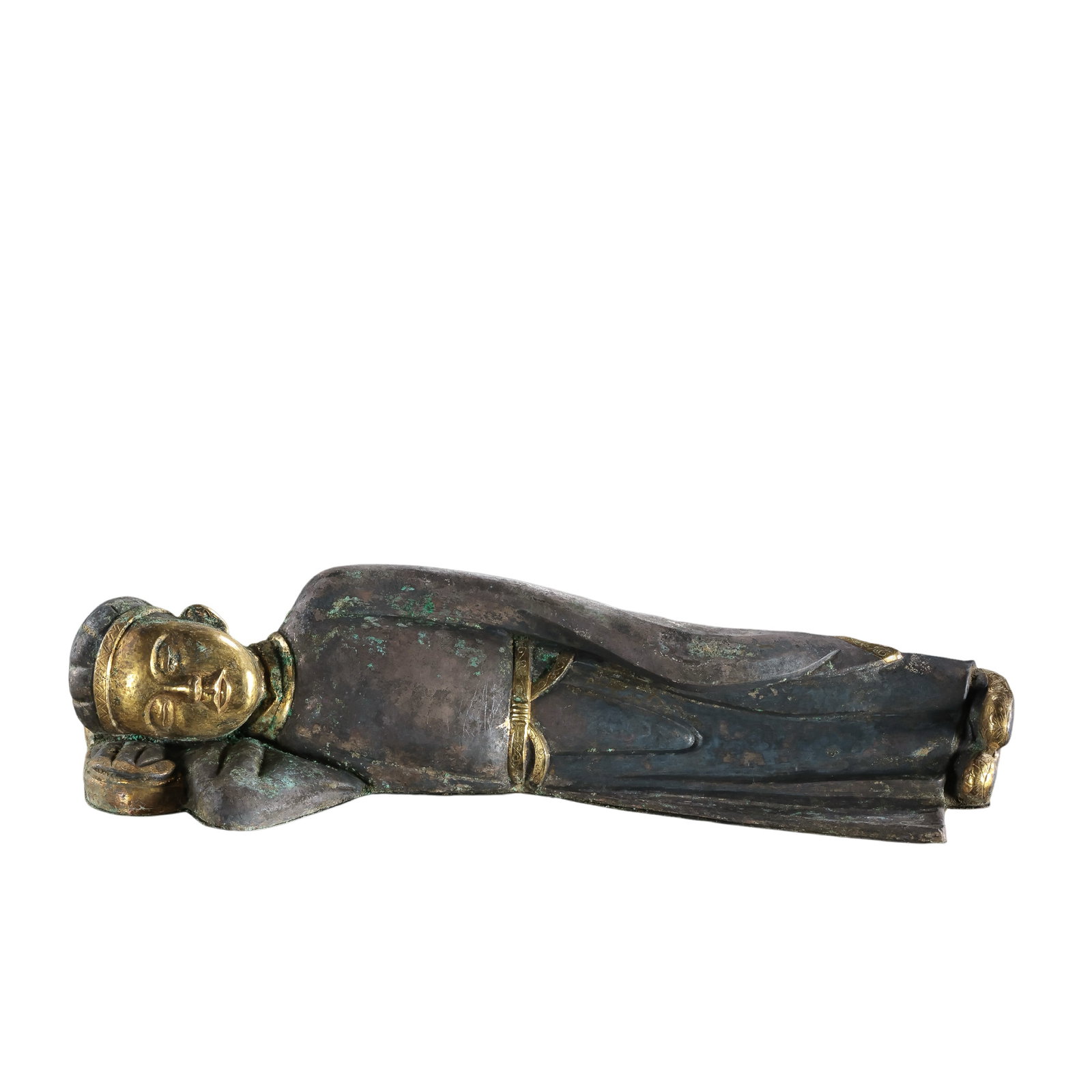 Liao?Dynasty Gilt?Bronze Reclining Civil?Official Figure?10th?12th century CE: Overall Length:36 cm,14.17 in;Weight:512 g,10th?12th century CE?This gilt?bronze reclining civil?official figure remains largely intact.It is crafted by thin?sheet hammering technique.Extensive origin
