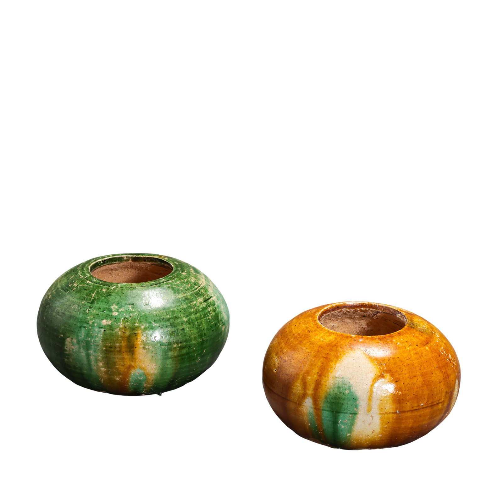 Tang Dynasty Tri-Color Sancai Glazed Water Pots Pair: Dimensions:Single piece diameter 9.5cm(3.74in),Height 5.2cm(2.05in),7th-10th CenturyCondition & Provenance:This matched pair is fully intact with no cracks,chips or restorations.The glaze is covered i