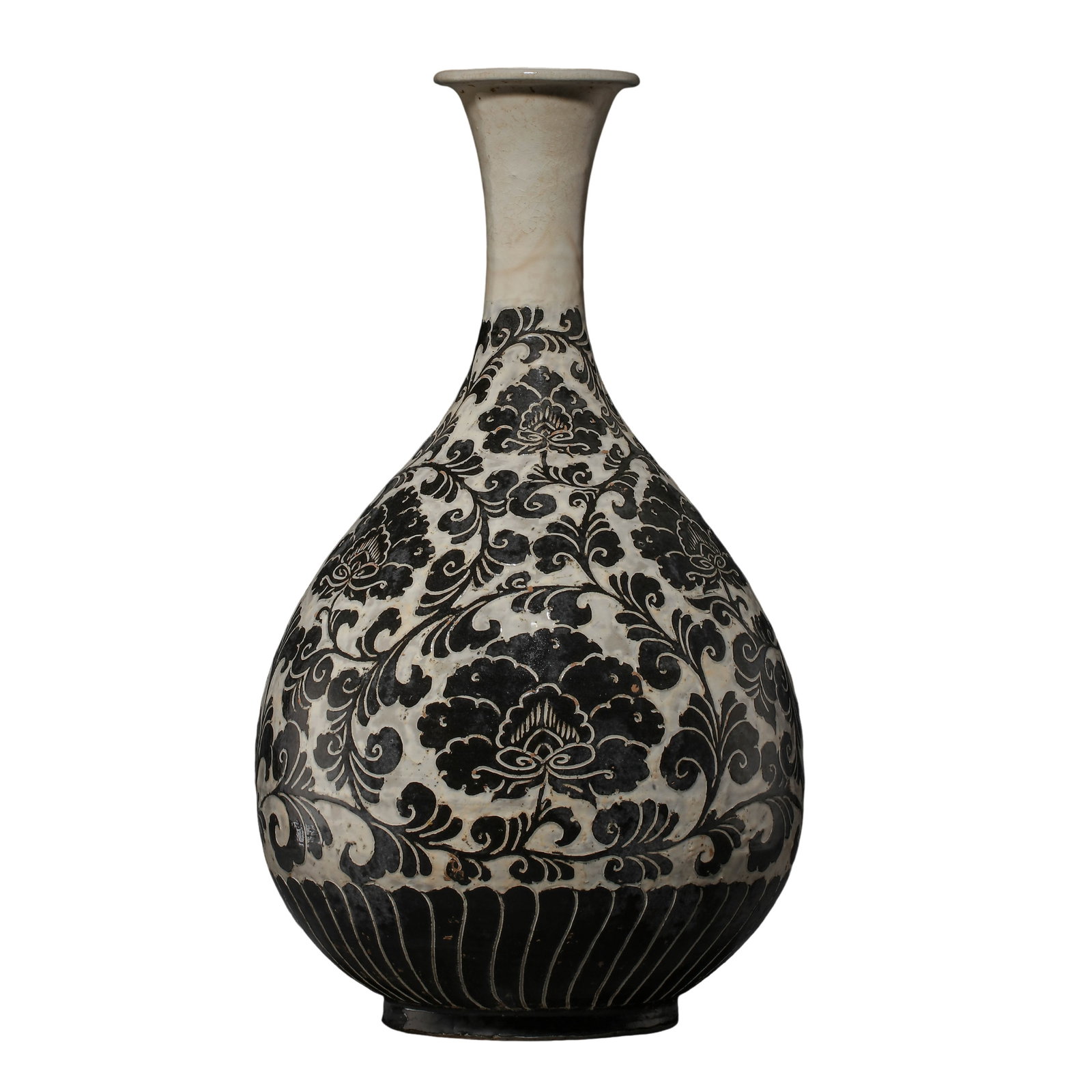 Song Dynasty Cizhou Kiln White Ground Black Painted Interlocking Peony Yuhuchun Vase: Dimensions:Overall height 45cm(17.72in),mouth diameter 10cm(3.94in),10th–13th Century CECondition & Provenance:The entire vase is fully intact without cracks or restorations,maintaining a perfectly 