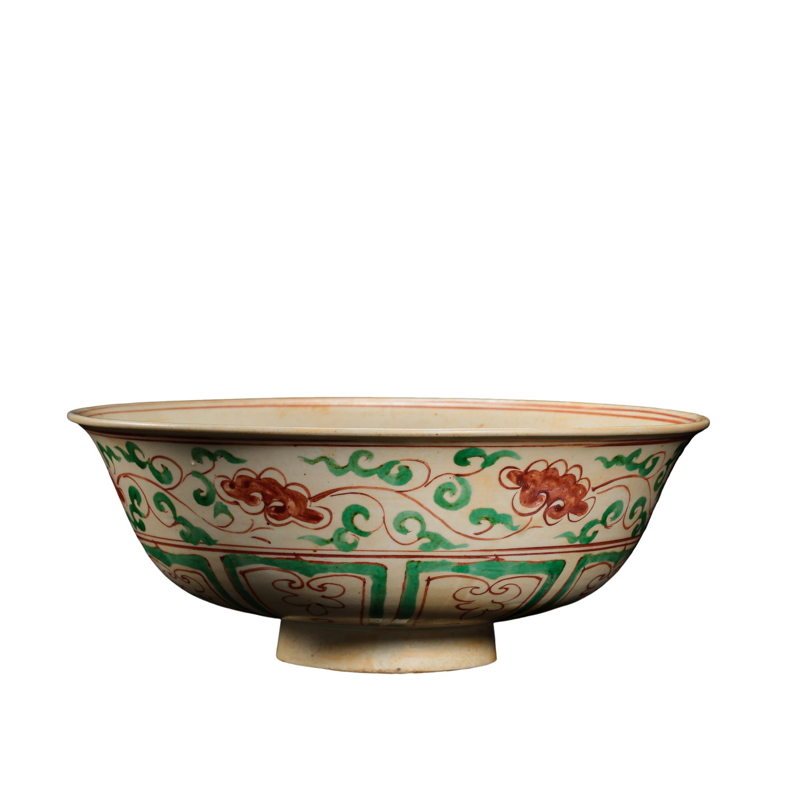 Ming Dynasty Red and Green Enamel Mandarin Duck Lotus Pond Large Bowl,14th–17th century Chinese: Dimensions:Mouth Diameter 21cm(8.27in),Overall Height 8.2cm(3.23in),14-17th century Ming folk enamel ceramicCondition & Provenance:The bowl is fully intact without cracks, chips or large-scale pigment