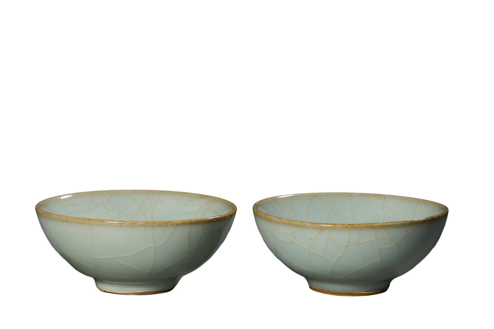 Southern?Song Dynasty Longquan Celadon Pink?Green Tea Bowl Pair, 12th?13th century southern: Dimensions: Mouth diameter 9.4cm (3.70in), height 4cm (1.57in), Southern?Song Longquan kiln waresCondition & Provenance: Both tea bowls are fully intact without cracks, chips or restorations. They are