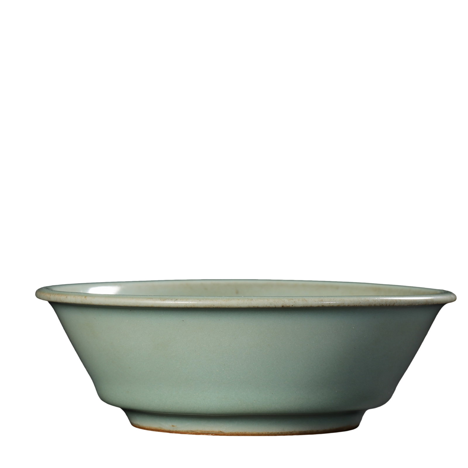 Yuan Dynasty Longquan Kiln Pink?Celadon Folded?Rim Washer, 13th?14th Century Yuan Longquan: Dimensions: Rim Diameter 14.3cm (5.63in), Height 4.5cm (1.77in), 13th to 14th CenturyCondition & Provenance: The washer is completely intact, free of cracks, chips, glaze flaking and later restoration