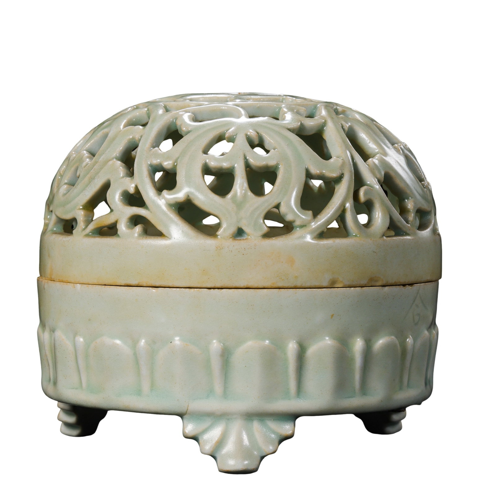 Song Hutian Kiln Yingqing Hollowed Interlocking Floral Tripod Censer,10th-13th Century: Measurements:Overall height 12 cm / 4.72 inches, maximum diameter 13.8 cm / 5.43 inches,10th–13th Century Song DynastyCondition & Provenance:The lid and base form an original matching complete set, 
