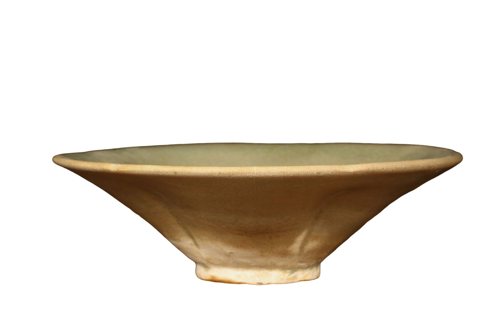 Song Dynasty Celadon Floral Rim Tea Bowl With Raised Rib Motifs,Song Dynasty: Measurements:Mouth diameter 15 cm / 5.91 inches, height 4.5 cm / 1.77 inches, Song Dynasty, Category: Pre?Ming Ancient Porcelain, Primary trading market: Hong KongCondition & Provenance:The bowl is fo