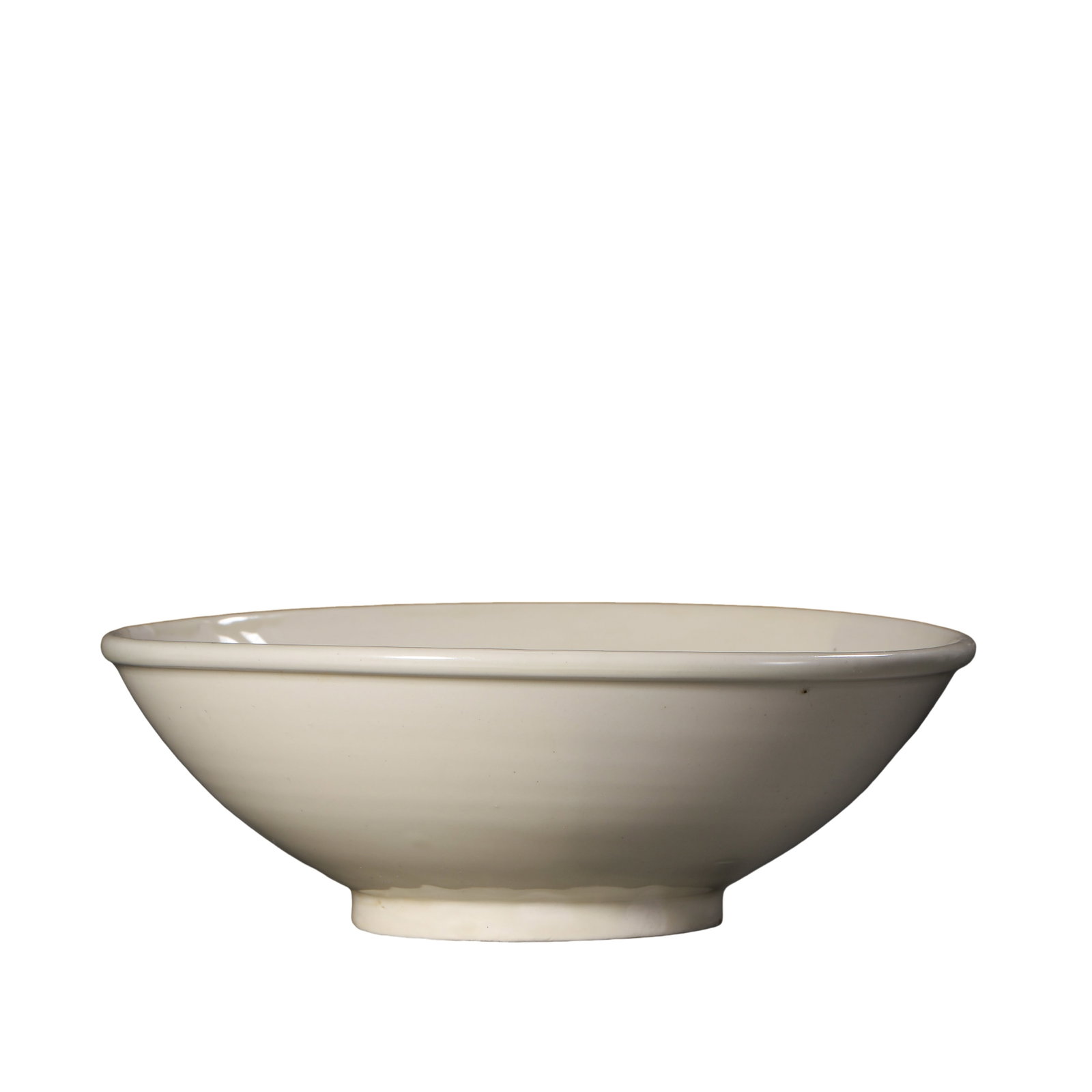 Large Wide?Mouth White?Glazed Bowl,Liao?Jin Dynasty,11th?13th Century: Dimensions:Mouth diameter 20.4 cm (8.03 in),Height 7 cm (2.76 in),Liao?Jin Dynasty,11th?13th CenturyCondition & Provenance:The bowl is complete without cracks,chips or restorations.It is covered with 