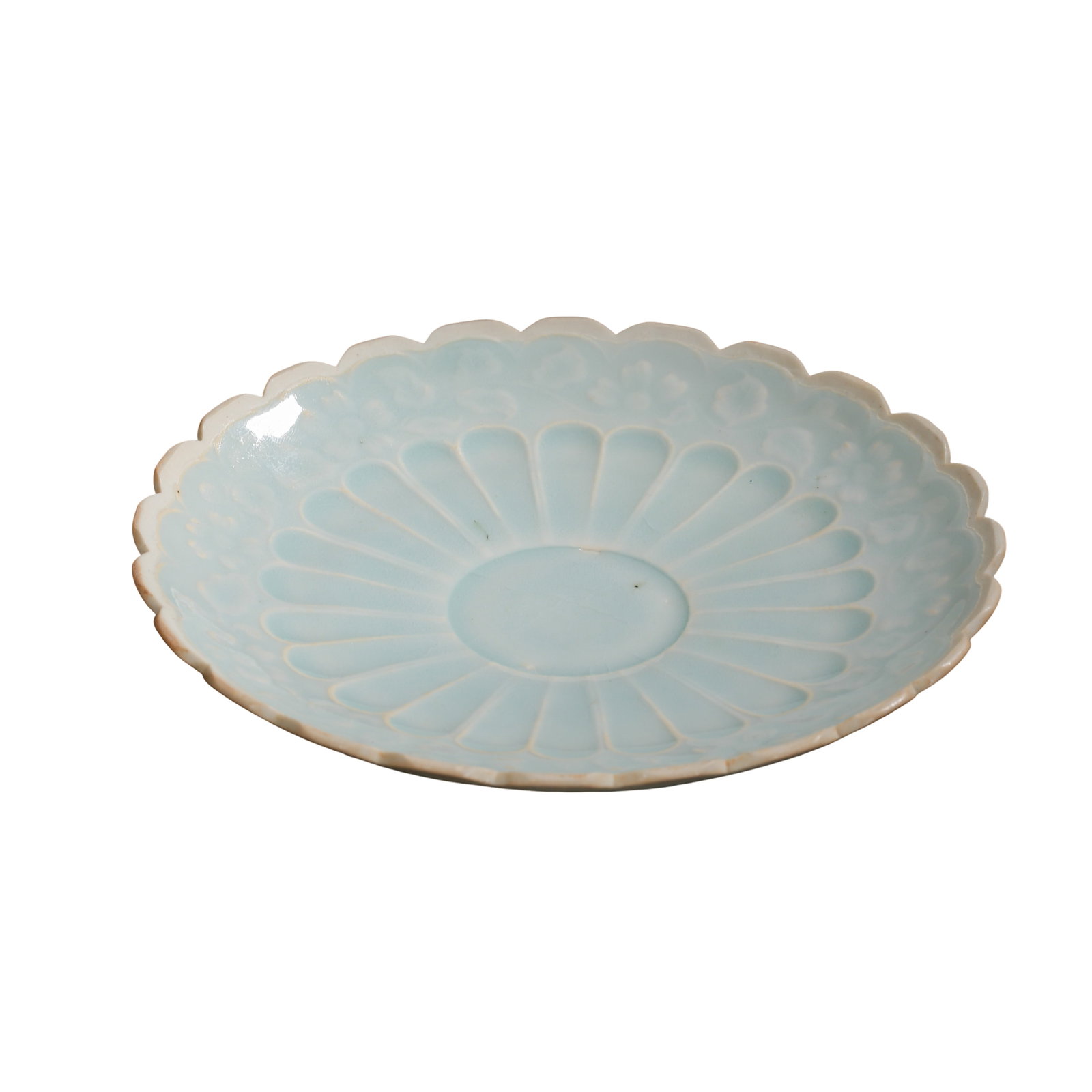 Hutian?Kiln Yingqing Glazed Mould?Printed Chrysanthemum?Pattern Floral?Rim Plate,Song: Dimensions:Height 2.5 cm (0.98 in),Mouth diameter 16.5 cm (6.50 in),Song Dynasty,10th?13th CenturyCondition & Provenance:The plate is fully intact without cracks or chips.Floral rim shows faint natura