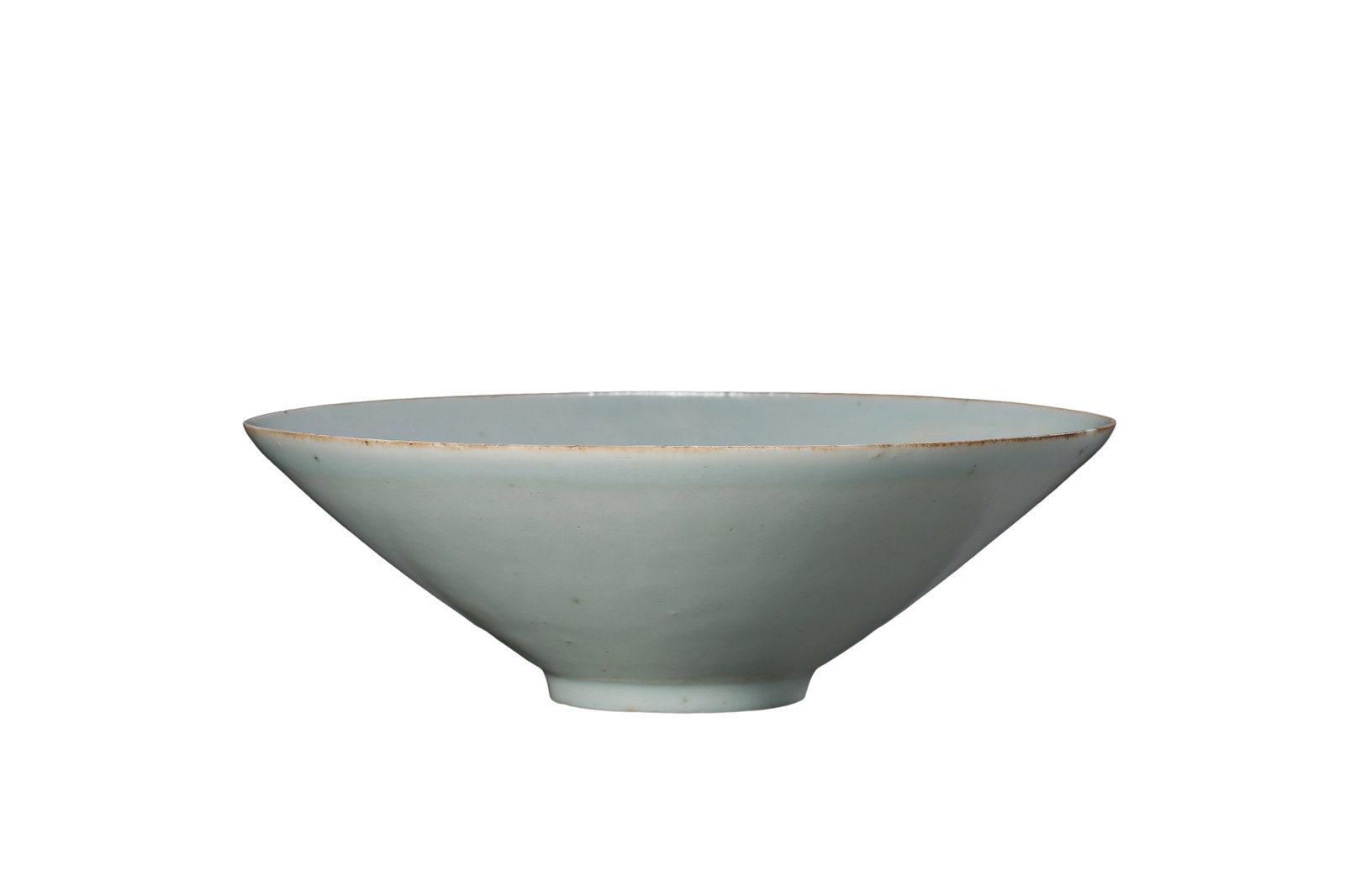 Hutian?Kiln Yingqing Glazed Large Conical Bowl with Mould?Printed Dragon?Phoenix Motifs,Song: Dimensions:Height 6 cm (2.36 in),Mouth diameter 19 cm (7.48 in),Song Dynasty,10th?13th CenturyCondition & Provenance:The bowl is complete without cracks or major chips.Rim bears subtle age?related wea