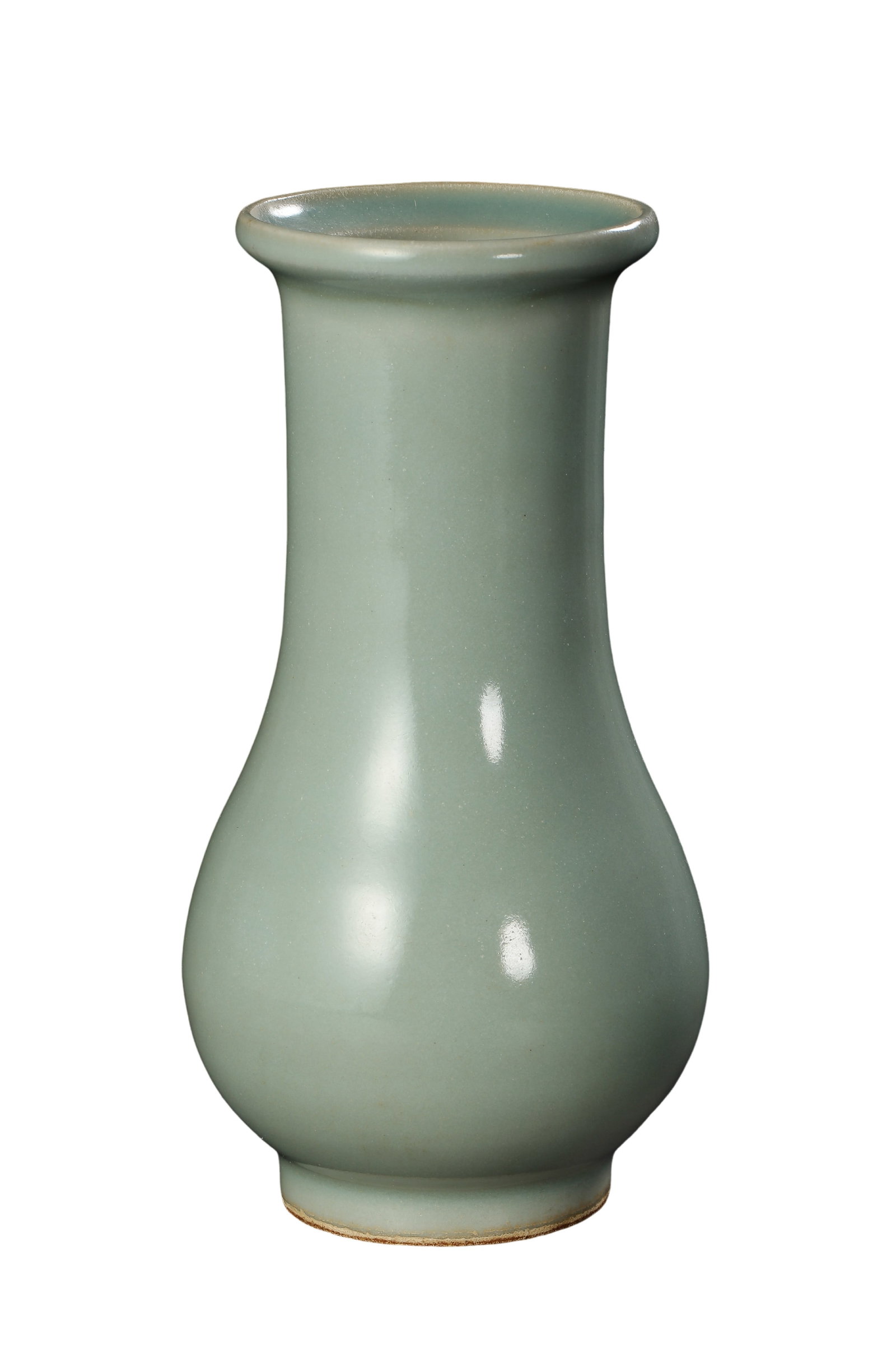 Longquan Celadon Vase,Southern Song?Yuan Dynasty: Dimensions:Height 16cm (6?1/4in)Condition & Provenance:Alright,this authentic Southern?Song?Yuan period Longquan celadon vase is free of penetrating cracks and major restorations.It is covered with so