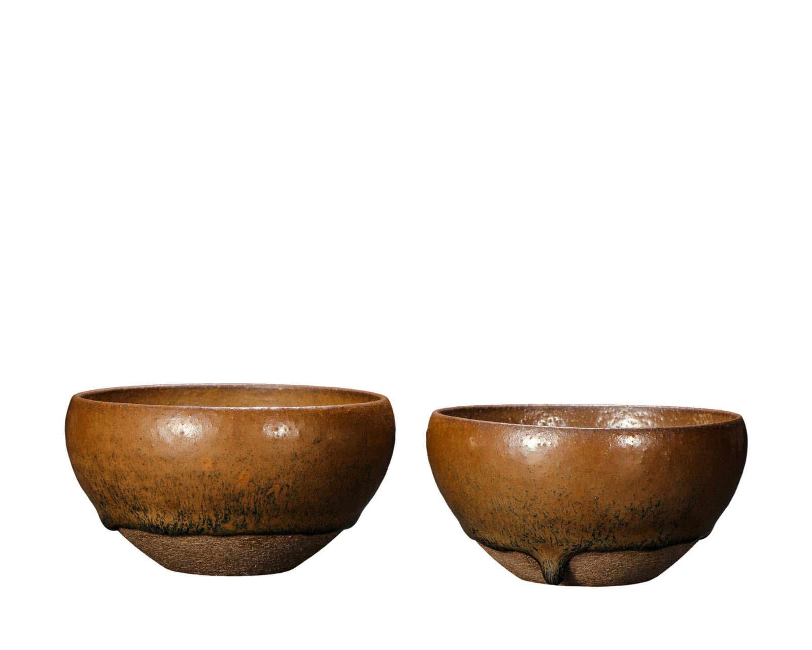 A Pair of Jizhou?Style Hare?Fur Glaze Bowl?Shaped Tea Cups,Southern Song Dynasty: Dimensions:Bowl 1: Height 6.5cm , Diameter 12cm;?Bowl 2: Height 6cm