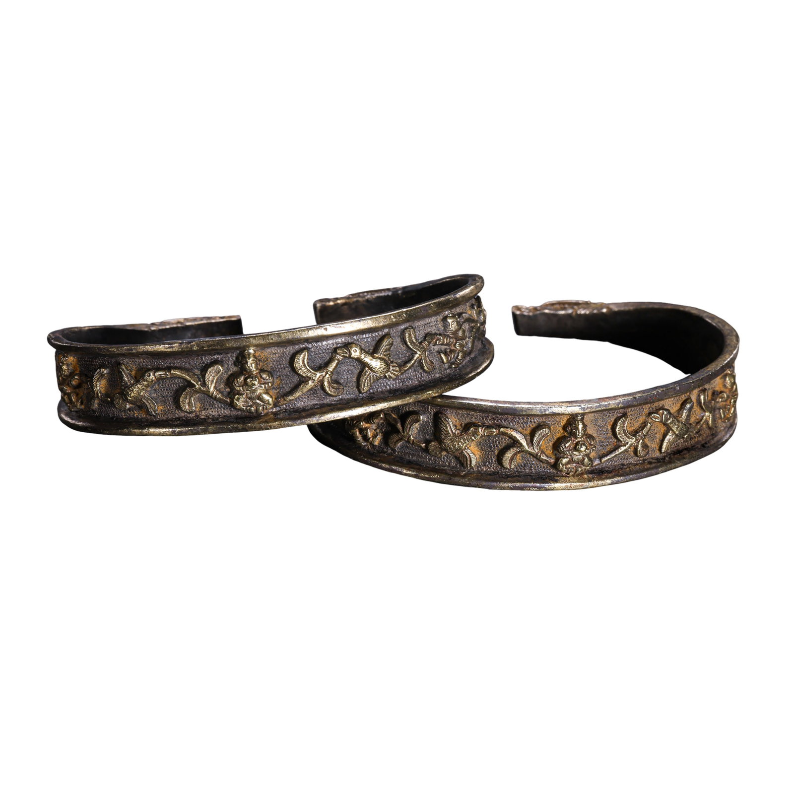 A Pair of Gilt?Silver Dragon?Terminal Open Cuff Bracelets,Liao?Song Dynasty: Dimensions:Inner Diameter 7.2cm,Total Weight 83g