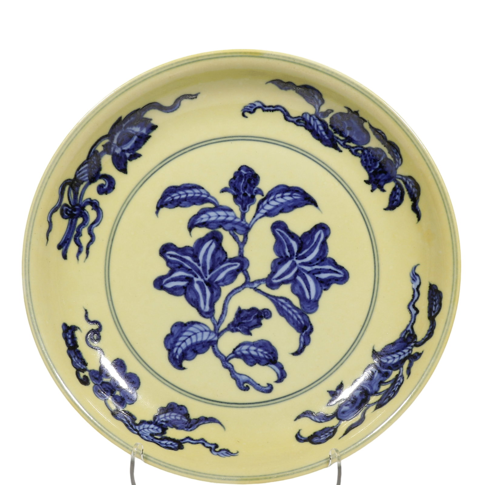 Ming Dynasty Xuande Reign Yellow?Ground Blue & White Dish With Gardenia: Dimensions?Diam.26cm?Diam.0.853ft? Condition & Provenance?There are no chips, cracks, hairlines or restorations anywhere on this dish. The yellow glaze is thick, smooth and shows subtle natural age?re