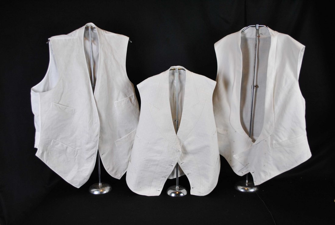 GENTLEMANS LINEN WAISTCOAT VEST, 1900s, LOT OF 3: GENTLEMANS LINEN WAISTCOAT VEST, 1900s, LOT OF 3 These antique Victorian era vintage gents white linen waistcoat vests dates from the late 19th century to early 1900 and consists of a lot of 3 vests. 