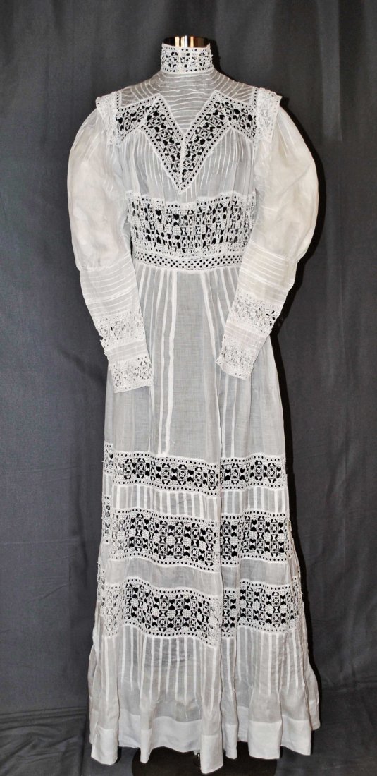 HIGH NECK 1910 FANCY EYELET TEA SUMMER GARDEN DAY DRESS: HIGH NECK 1910 FANCY EYELET TEA SUMMER GARDEN DAY DRESS Presenting a Edwardian snow white light weight sheer lawn cotton tea gown garden summer dress dating to the early 1900's to 1910. One piece in c