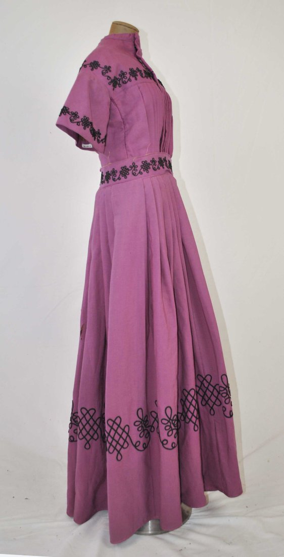 VICTORIAN FUSHIA WOOL 2 PIECE GIRLS DRESS, BLACK SOUTACHE BRAID TRIM, HAND SEWN, 1890s: VICTORIAN FUSHIA WOOL 2 PIECE GIRLS DRESS, BLACK SOUTACHE BRAID TRIM, HAND SEWN, 1890s A simply adorable original girls wool, circa 1890s hand sewn and divine black design soutache braid accents. Pipe