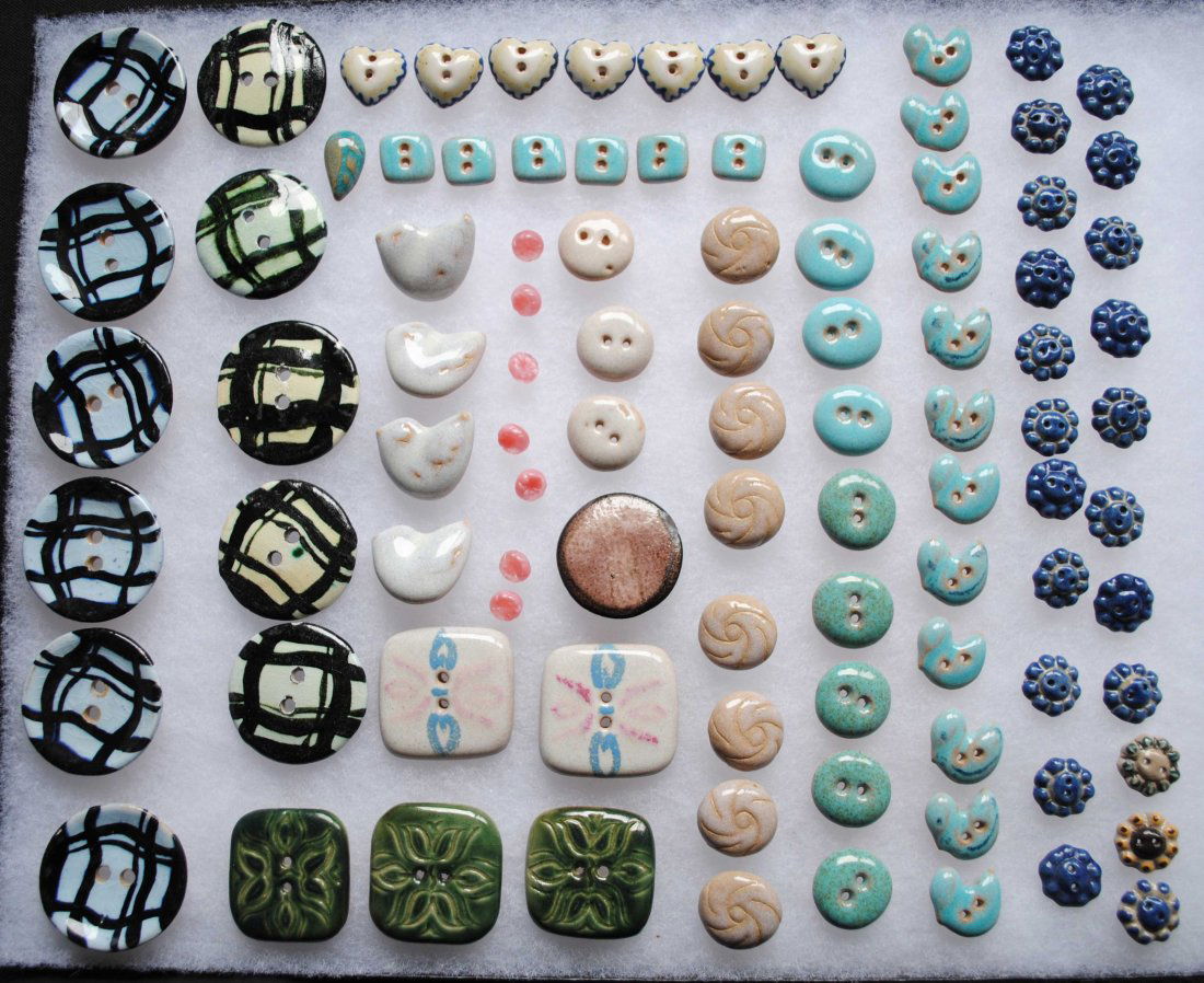 ARTISAN GLIDDEN POTTERY CERAMIC BUTTONS FROM ALFRED N.Y., c1950s (1 of 16)