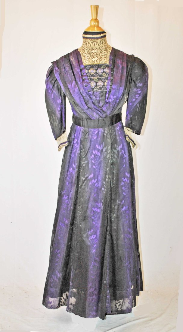 EDWARDIAN WOVEN FLORAL ORGANDY SUMMER TRAINED EVENING DRESS, 1910 - 1915: EDWARDIAN WOVEN FLORAL ORGANDY SUMMER TRAINED EVENING DRESS, 1910 - 1915 Presenting a light weight sheer organdy summer dress with a slight train, dating to 1910 to 1915. One piece in construction. Ve