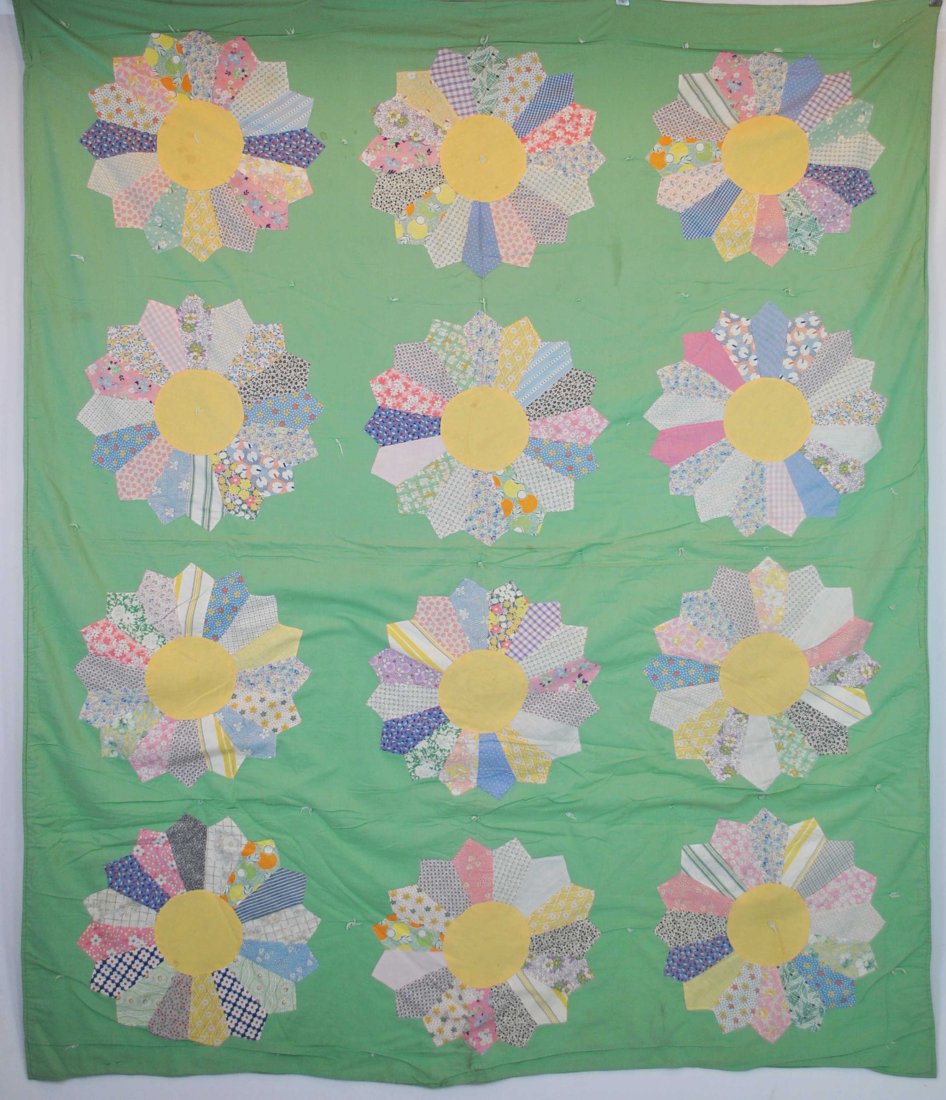 VINTAGE 1940's APPLIQUE TIED DRESDEN PLATE QUILT SUMMER SPREAD, 82" X 70" (1 of 8)