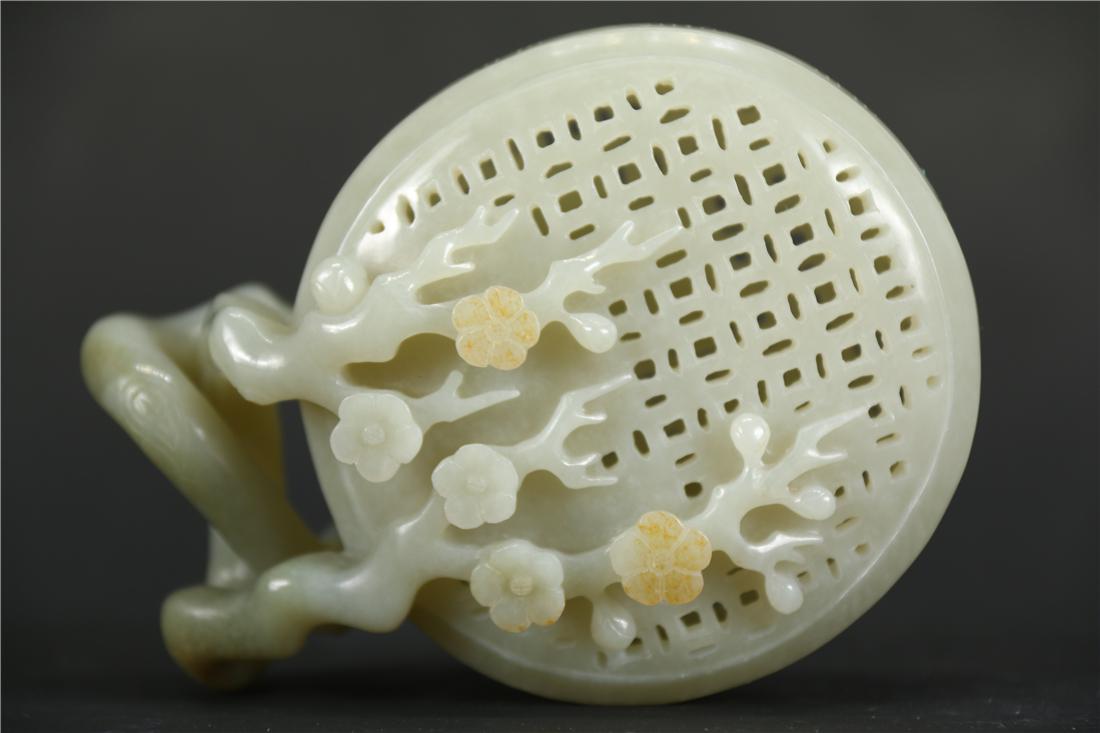 QING QIANLONG HETIAN JADE PLUM BLOSSOM-SHAPED BOX (1 of 9)